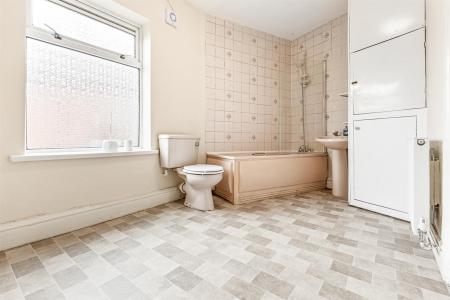 6 bedroom Villa for sale in Queens Road, Clarendon Park