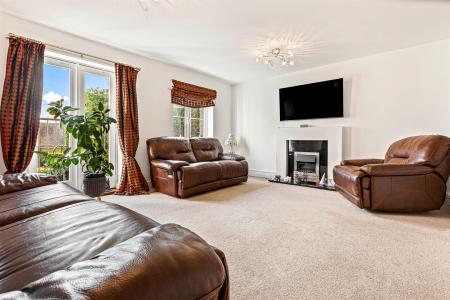 5 bedroom End of terrace house for sale in Elm Tree Court, Leicester