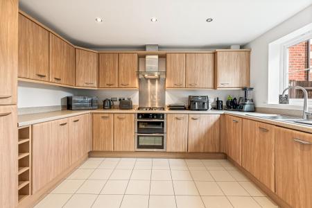 5 bedroom End of terrace house for sale in Elm Tree Court, Leicester