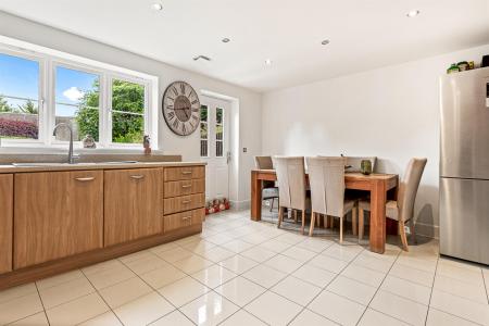 5 bedroom End of terrace house for sale in Elm Tree Court, Leicester