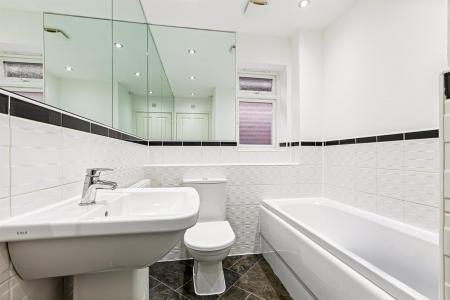 5 bedroom End of terrace house for sale in Elm Tree Court, Leicester