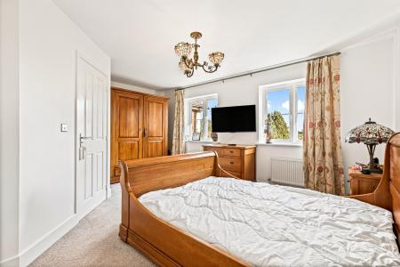 5 bedroom End of terrace house for sale in Elm Tree Court, Leicester