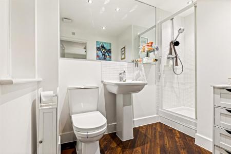 5 bedroom End of terrace house for sale in Elm Tree Court, Leicester