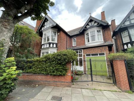 4 bedroom Detached house for sale in St. James Road, Leicester