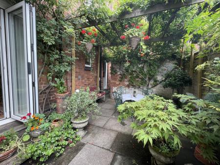 4 bedroom Detached house for sale in St. James Road, Leicester