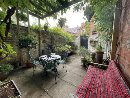 4 bedroom Detached house for sale in St. James Road, Leicester