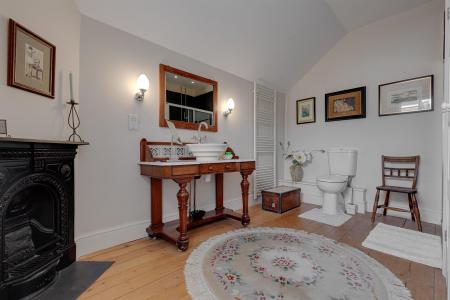 4 bedroom Detached house for sale in St. James Road, Leicester