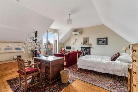 4 bedroom Detached house for sale in St. James Road, Leicester