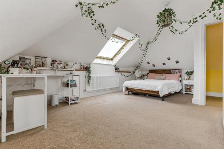 5 bedroom Detached house for sale in Park Hill Drive, Aylestone, Leicester