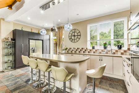 5 bedroom Detached house for sale in Park Hill Drive, Aylestone, Leicester