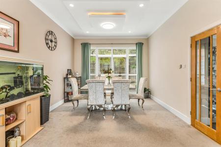 5 bedroom Detached house for sale in Park Hill Drive, Aylestone, Leicester