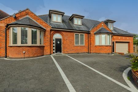 5 bedroom Detached house for sale in Park Hill Drive, Aylestone, Leicester