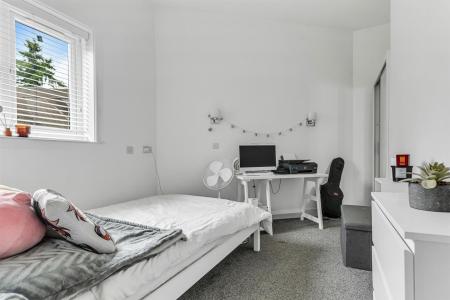 5 bedroom Detached house for sale in Park Hill Drive, Aylestone, Leicester