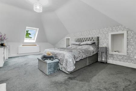 5 bedroom Detached house for sale in Park Hill Drive, Aylestone, Leicester