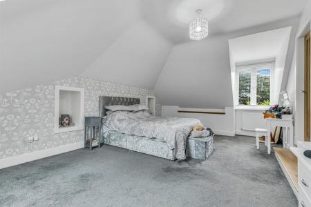 5 bedroom Detached house for sale in Park Hill Drive, Aylestone, Leicester