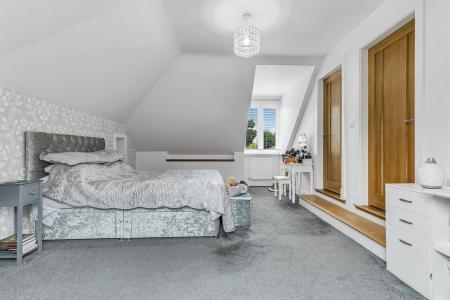 5 bedroom Detached house for sale in Park Hill Drive, Aylestone, Leicester