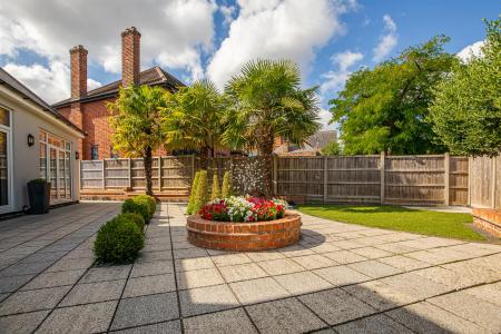 5 bedroom Detached house for sale in Park Hill Drive, Aylestone, Leicester