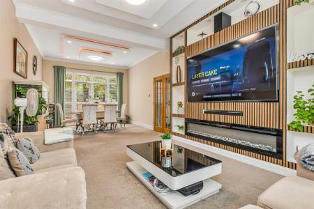 5 bedroom Detached house for sale in Park Hill Drive, Aylestone, Leicester