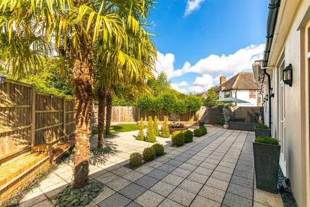 5 bedroom Detached house for sale in Park Hill Drive, Aylestone, Leicester