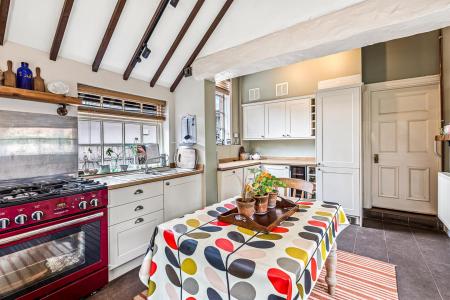 4 bedroom Semi-detached house for sale in Uppingham Road, Leicester