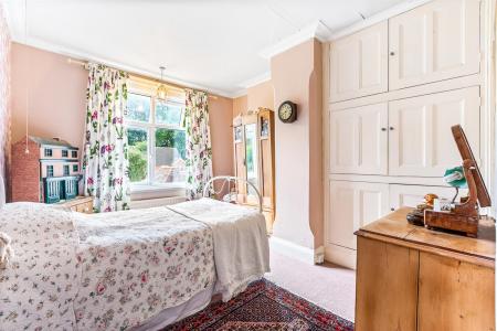 4 bedroom Semi-detached house for sale in Uppingham Road, Leicester