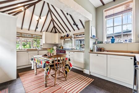 4 bedroom Semi-detached house for sale in Uppingham Road, Leicester