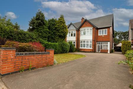 4 bedroom Semi-detached house for sale in Uppingham Road, Leicester