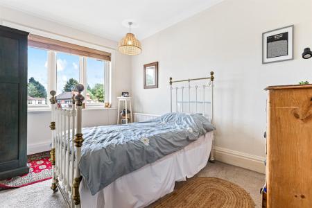 4 bedroom Semi-detached house for sale in Uppingham Road, Leicester
