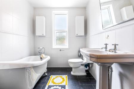 4 bedroom Semi-detached house for sale in Uppingham Road, Leicester