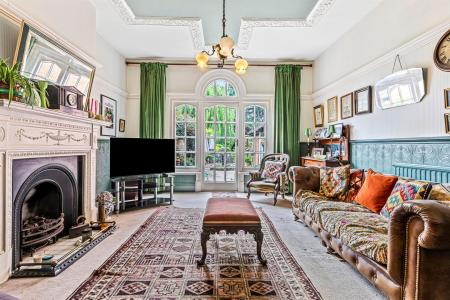 4 bedroom Semi-detached house for sale in Uppingham Road, Leicester