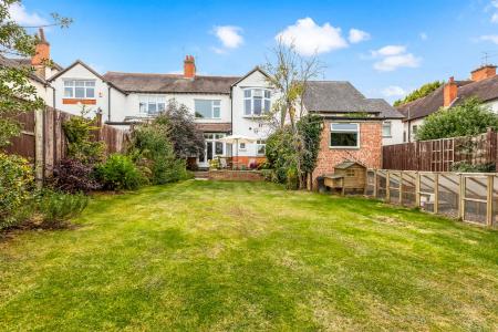 4 bedroom Semi-detached house for sale in Guilford Road, Leicester
