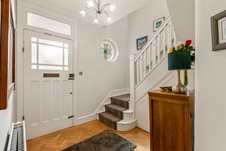 4 bedroom Semi-detached house for sale in Guilford Road, Leicester