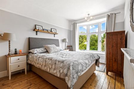 4 bedroom Semi-detached house for sale in Guilford Road, Leicester
