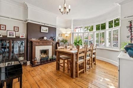 4 bedroom Semi-detached house for sale in Guilford Road, Leicester