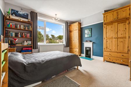 4 bedroom Semi-detached house for sale in Guilford Road, Leicester