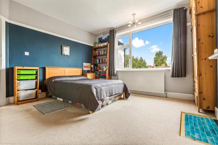 4 bedroom Semi-detached house for sale in Guilford Road, Leicester