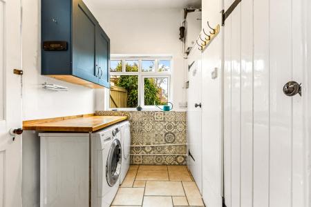 4 bedroom Semi-detached house for sale in Guilford Road, Leicester