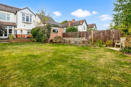 4 bedroom Semi-detached house for sale in Guilford Road, Leicester
