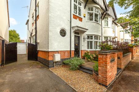 4 bedroom Semi-detached house for sale in Guilford Road, Leicester