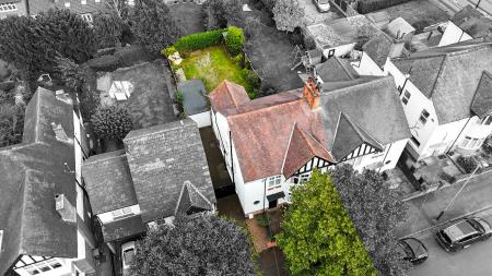 4 bedroom Semi-detached house for sale in Guilford Road, Leicester