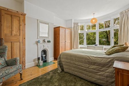 4 bedroom Semi-detached house for sale in Guilford Road, Leicester