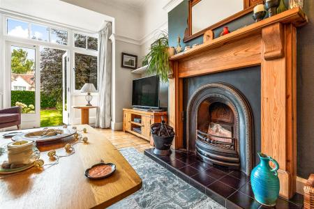 4 bedroom Semi-detached house for sale in Guilford Road, Leicester