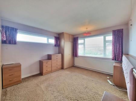 3 bedroom Property to let in Kelmarsh Avenue, Leicester