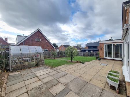 3 bedroom Property to let in Kelmarsh Avenue, Leicester