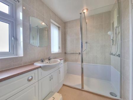 3 bedroom Property to let in Kelmarsh Avenue, Leicester