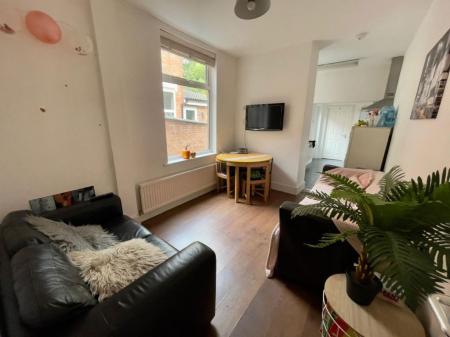 5 bedroom Property to let in Winchester Avenue, Leicester