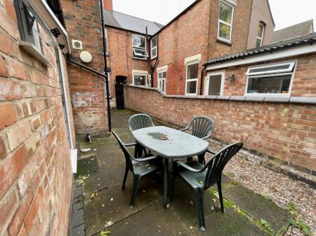 5 bedroom Property to let in Winchester Avenue, Leicester