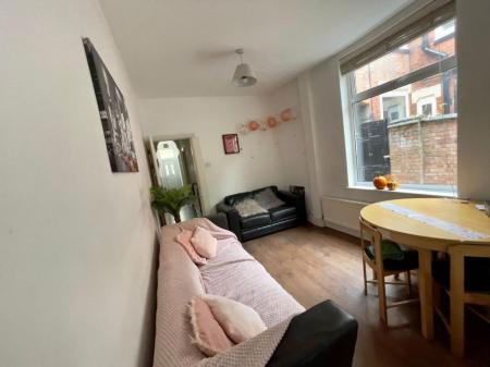 5 bedroom Property to let in Winchester Avenue, Leicester