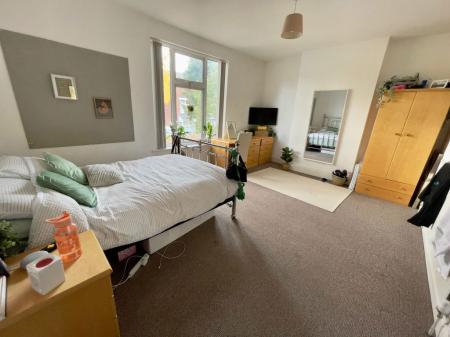 5 bedroom Property to let in Winchester Avenue, Leicester