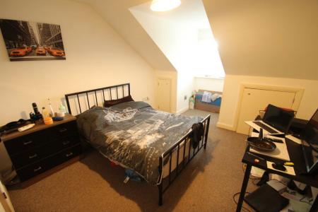 5 bedroom Property to let in Macaulay Street, Leicester
